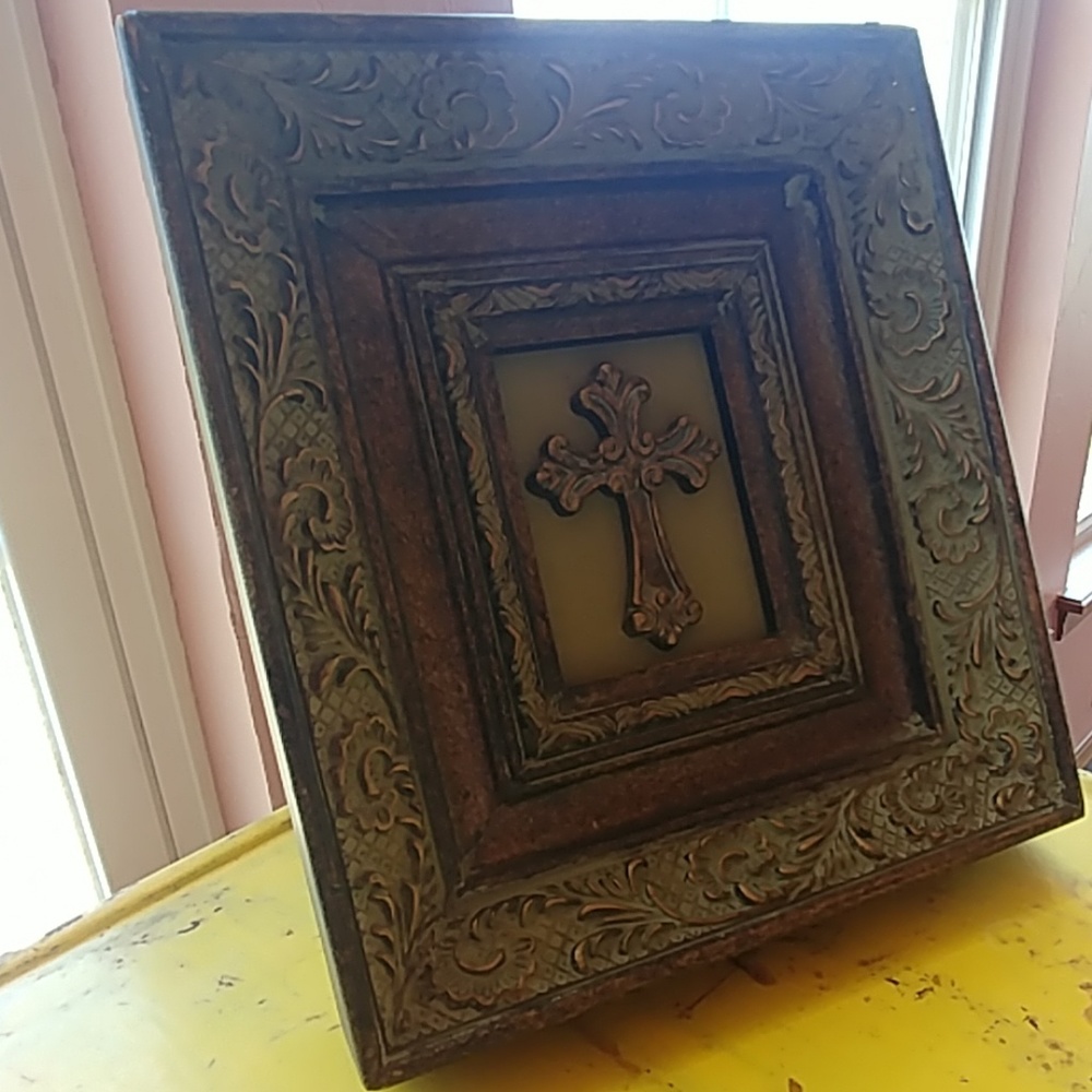 Frame home decor w/ cross